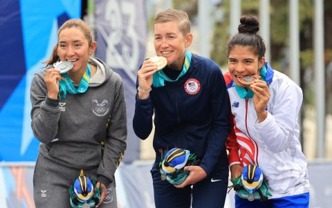 Miryam Núñez (i) fue medalla de plata en los Juegos Panamericanos 2023.