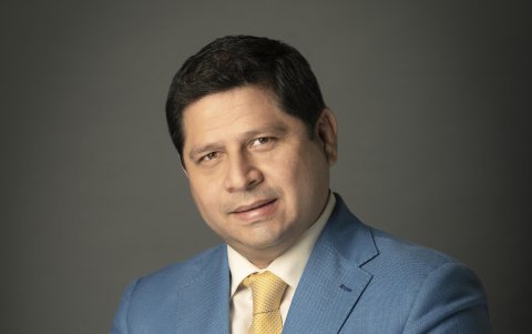 Palacios tiene  experiencia en el área de producción agrícola, comercial e industrial.