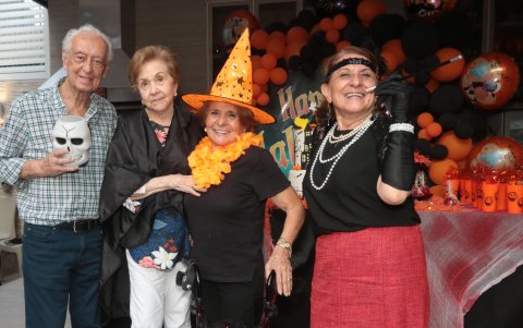 Alfredo Oyague, Mariana de Oyague, Silvia Nevárez y Yolanda Nevárez.
