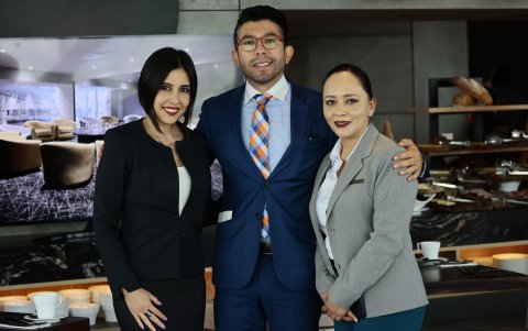 María Caridad Banderas, Esteban Ortiz y Nataly Zambrano.