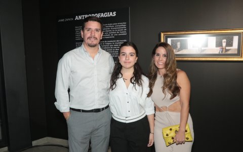 Carlos Plaza, María Plaza y Valentina Plaza.