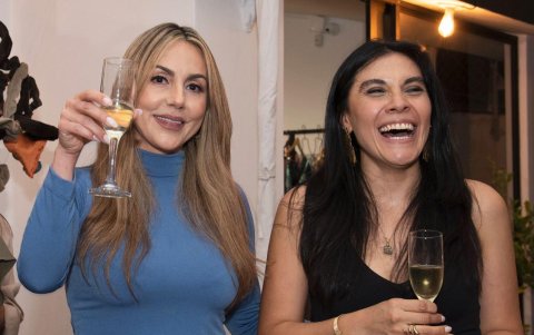 Gisella Bayona y Tania Idrovo.