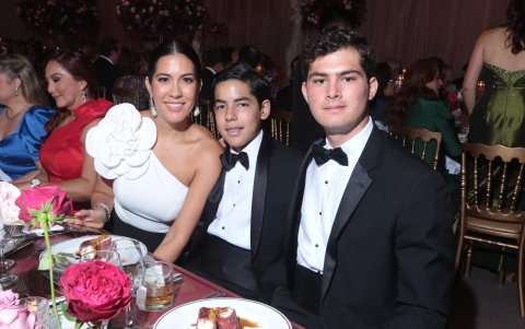 Denisse Parra, Juan Carlos  Ullauri y César Zelaya.