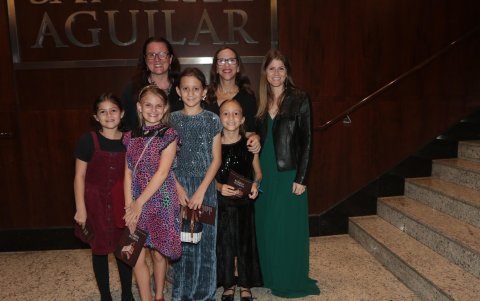 Jessica Gilway, Annie Sotomayor, Caitlyn O’Leary, Claire Onofre, Lillian Gelbart, Zoe Sotomayor y Stella Sotomayor.