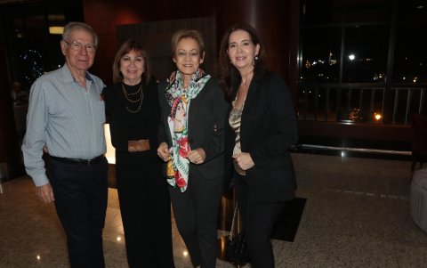 Gonzalo Romero, Mónica de Romero, Monika Schneider y María Isabel Cedeño,
