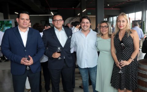 César Zamora, José Zunino, Mario Luk, Jackelin Quezada y Janine Román.