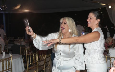 Rosie Crespo y Evelyn Torres.