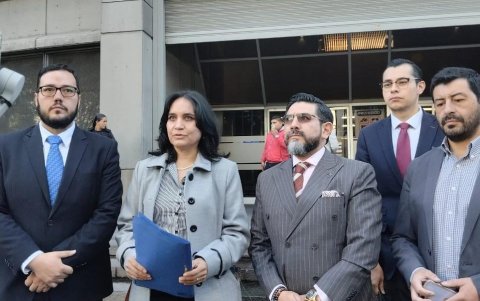 El caso Flopec inició en 2023, con una denuncia presentada por la entonces asambleísta de Pachakutik y ahora del correísmo, Mireya Pazmiño (c).