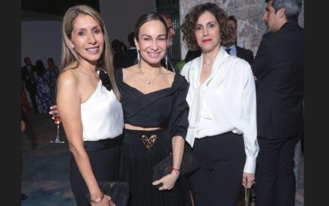 Isabel Cárdenas, Claudia Ugarte y Regina Kury.