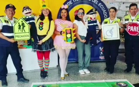 Actividad de vinculación comunitaria con la Comisión de Tránsito del Ecuador