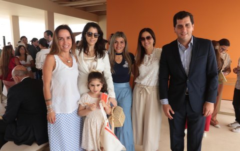 Natalia MClean, Claudia Salem, Karem Moscol, Roxana Zavala, Ramón Sonnenholzner Sper y la niña Mikaela Sonnenholzner.