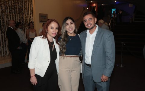 Valeria Ayala, Daniela Posligua y Nilker Castillo.