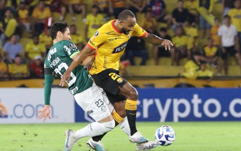 Leonai Souza, volante central.