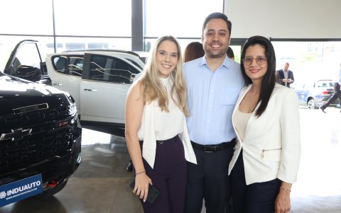 Begoña Bruckmann, Fernando Villacís y Luciana Guevara.