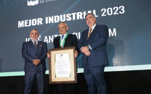 Juan Carlos Navarro, José Antón y Francisco Jarrín.