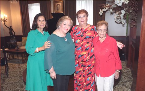 Magdalena Garzón, Teresa Ycaza, Norma Rumbea y Clotilde Merchán.
