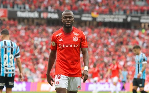 Superman fue estelar en la goleada del Inter de Porto Alegre, que es líder del torneo estadual Gaucho.