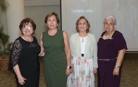 María Luisa de Benalcázar, Solange de Riera, Laura de Rodríguez y Ana Beatriz de Barahona.
