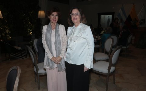 Ana María de Ching y Sonnia de Marques.