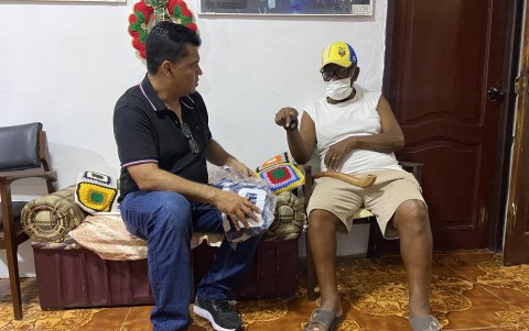 Villagómez hablando de fútbol y la vida con Moacyr Pinto.