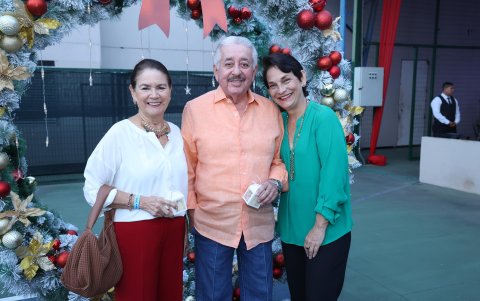 Patricia de Carbo, Víctor Hernández y Laura Villanueva.