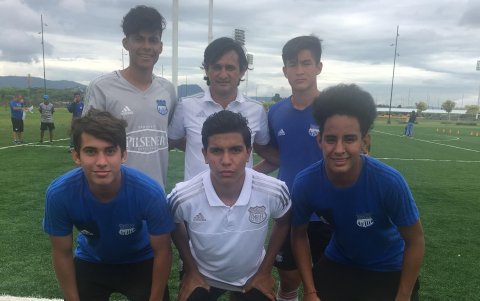 Vera estuvo en las divisiones formativas de Emelec entre los periodos 2010 y 2023.