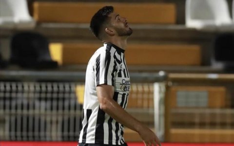 Ronie Carrillo no la pasa bien en el fútbol de Portugal