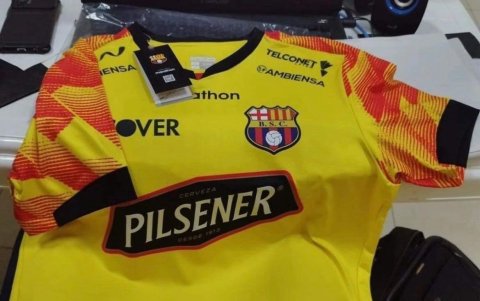 La nueva camiseta de Barcelona para la temporada 2024.