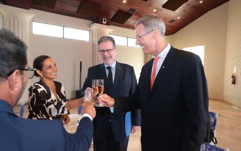 Griselda de Spaans, José Ignacio Mariátegui y Egbert Spaans.