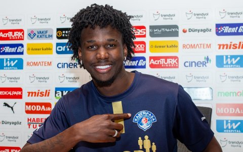 Jackson Porozo cuando vestia la camiseta de  Kasimpasa de Turquía