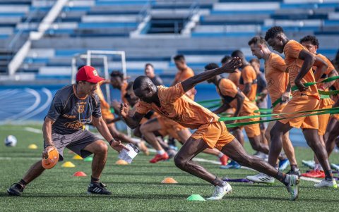 Barcelona trabajo en el estadio Modelo Alberto Spencer.