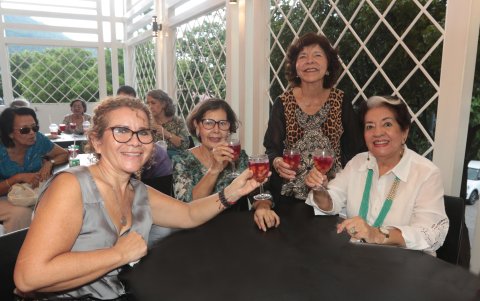 Rosa Armijos, Hilda Cevallos, Laurita Gómez y Martha Jurado.