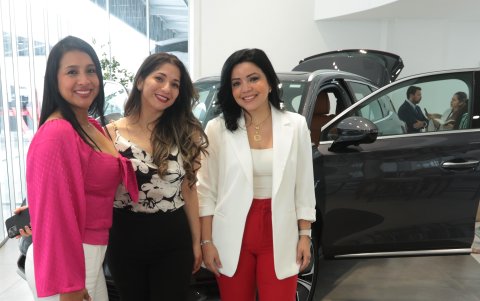 Giomaira Lacera, Estefany Chávez e Hilda Lecaro.