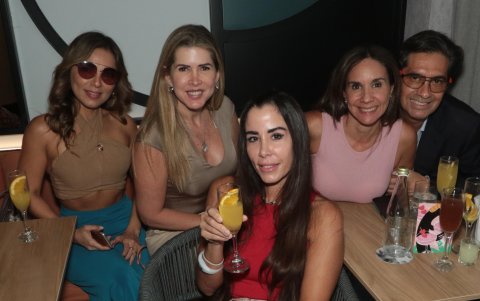 Sonia Plaza, Mónica Montgomery, Mirella Gómez, Julián García y Wendy Rojas.