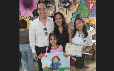 John Arias, Matilde Antepara, Rebeca Arias y la artista Matilda Arias.