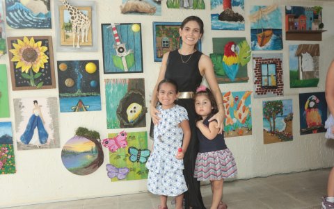 Daniela Sangurima junto a Cayetana y Constanza Panchana.