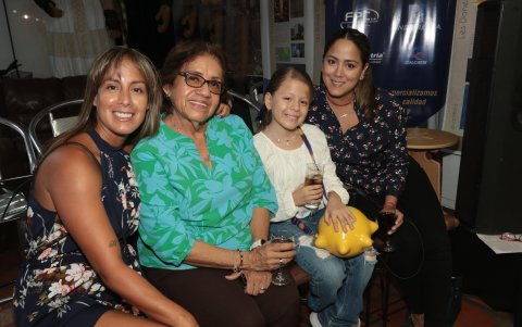 Doménica Ramírez, Rosita Ramírez, Sophie Aguirre y Simone Ramírez.