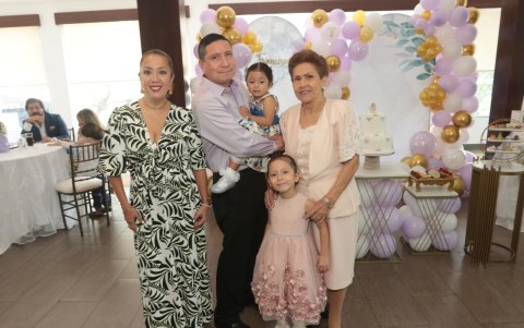 Angélica de San Lucas, Sucre San Lucas, Angelika San Lucas, Inés de San Lucas e Ivanna San Lucas.