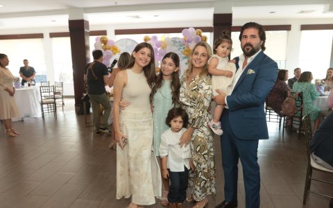 Davinia Auad, Dania Auad, David Jesús, Andrea de Auad, Dalia Auad y David Auad.