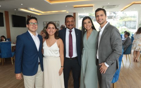 Carlos Zúñiga, Gabriela Mesías, Santiago Mendoza, Carla González y Ian Paulo Zambrano.