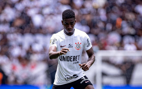 Félix Torres, defensor de Corinthians, fijo en el puesto desde que llegó