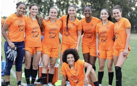 Doménica (segunda desde la derecha), ya juega en la selección de mayores. Empezó desde Sub-16.