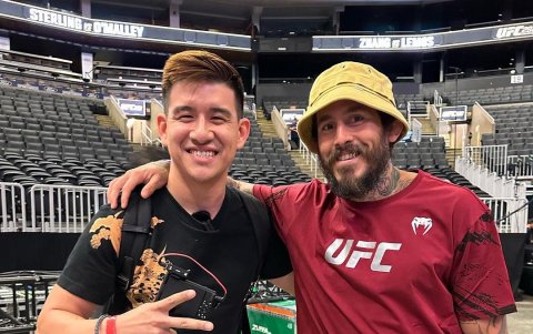 Alex Hsu acompañando a Chito en Boston.