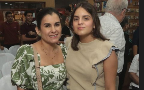 Milena Abad y Mercedes Aguilar.