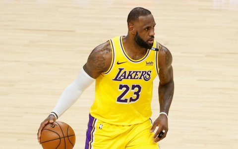 James, de 40 años, tiene una nueva pareja ofensiva.