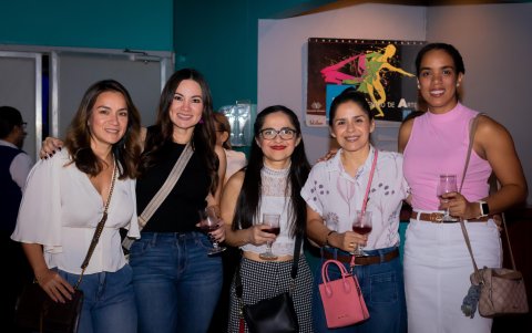 Maru Riquero, Daniela Bararata, Marisol Martínez, Sonia Martínez y Katy Sinisterra.