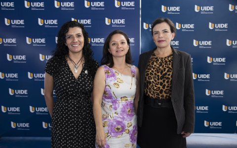 Giovanna Pavón, Priscila Villareal y Johanna Pazmiño.