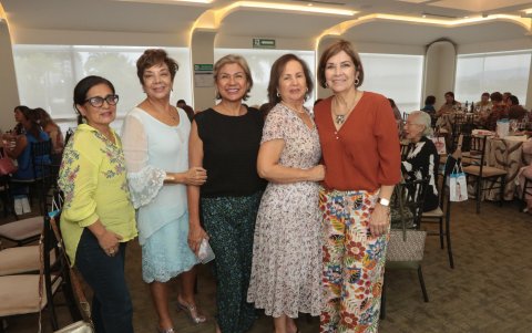 Alexandra de Gavilanes, Marisa de Reguero, Fabiola de Aspiazu, Isabel de Zambrano y Fabiana Rivadeneira.