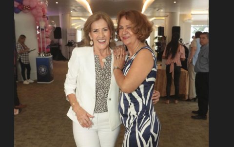 Gladys de Falquez y Blanca de Luzuriaga.