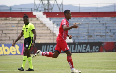 Fidel Martínez se estrenó con gol en El Nacional al marcar el tanto de la victoria ante el Deportivo Cuenca.